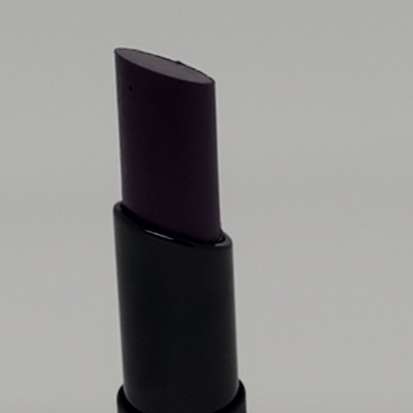 Berry Intuitive PH Lip Balm - Mary Kay Limited Edition - Hard to Find. - Picture 9 of 13
